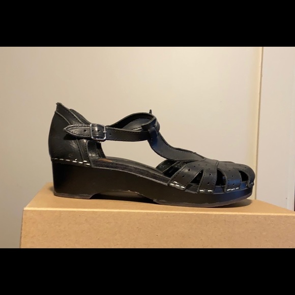 Swedish Hasbeen t-stap sandals - Picture 1 of 12